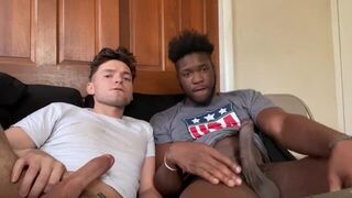 Качки Дрочат Вместе И Трахаются Под Порно порно